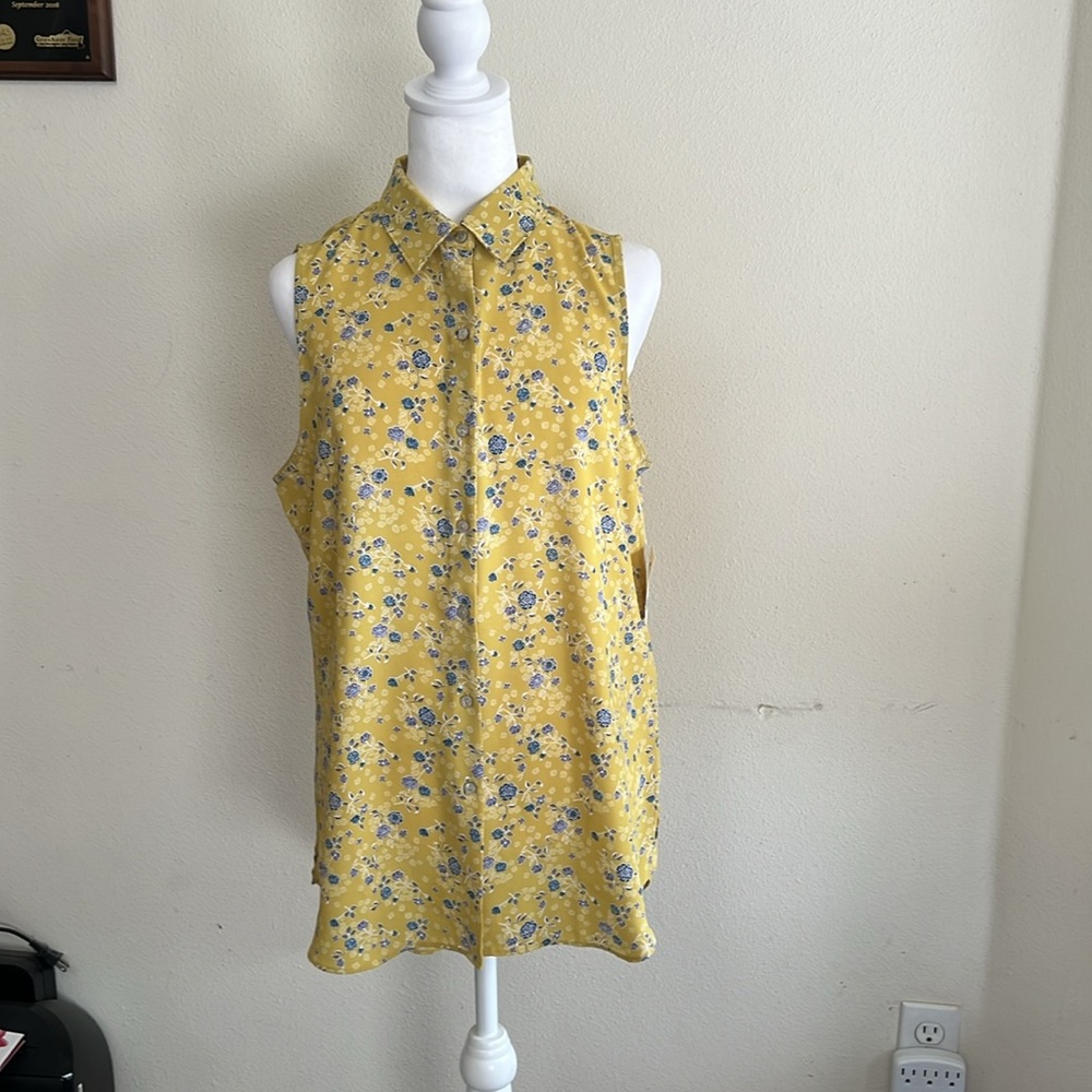 Women’s Rachel Zoe M blouse long length. Golden green color blue & purple flower